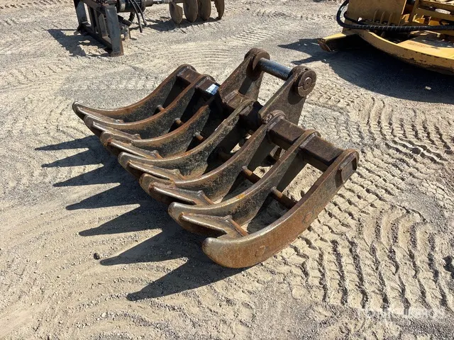 JR 60 in Q/C Excavator Rake
