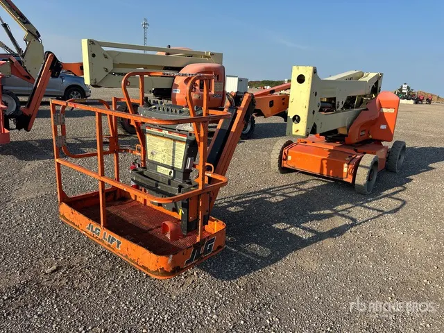 2015 JLG E450AJ 2WD Electric Articulating Boom Lift