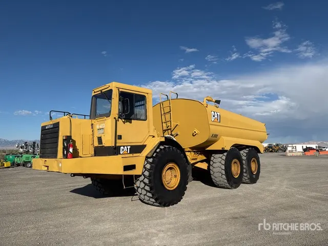 1992 Cat D400D 8000 gal 6x6 Articulated Water Truck