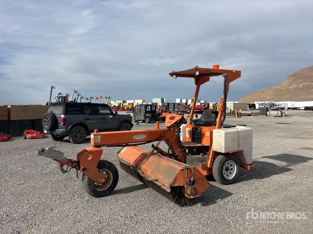 2005 Lay-Mor 6HC Self-Propelled Broom