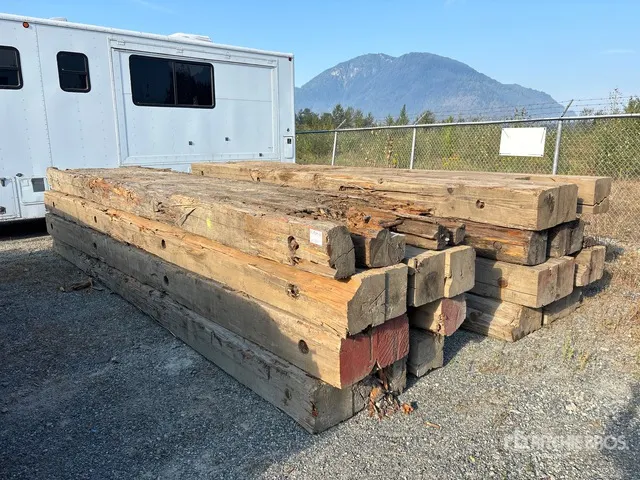 Quantity of (8) 20 ft x 4 ft Crane Mats