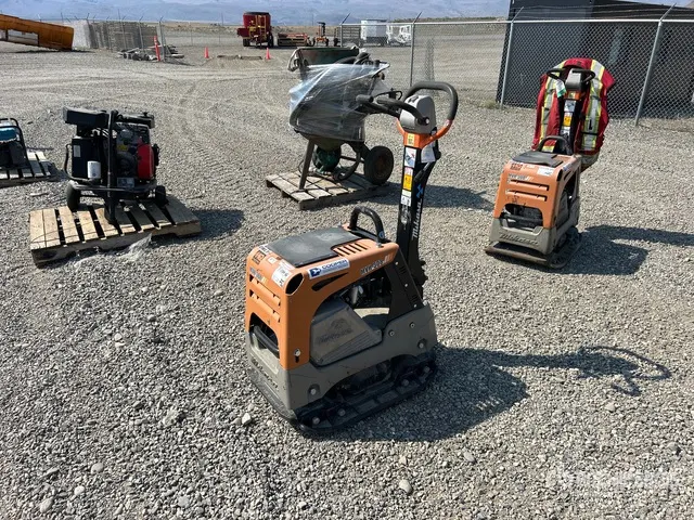 Mikasa MVH 308GH Reversible Vibratory Plate Compactor