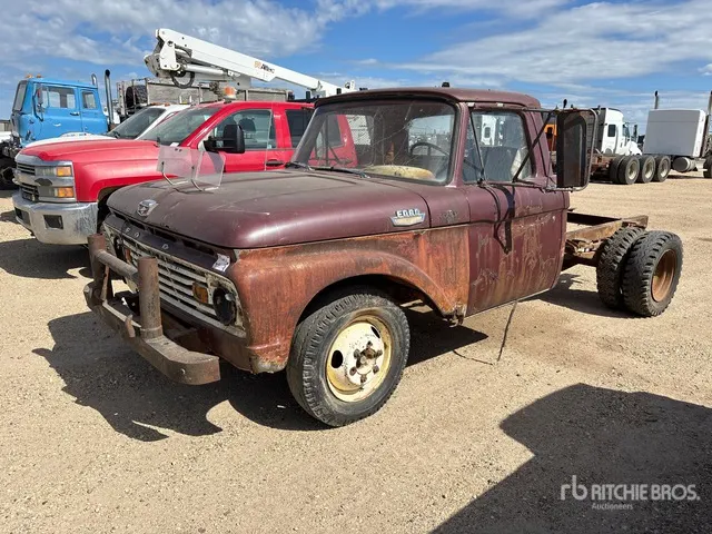 Ford F-350 4x2 Cab and Chassis (Inoperable)