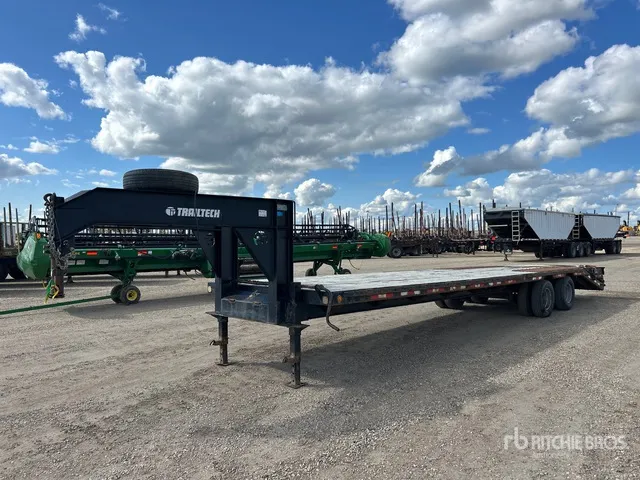 2015 Trailtech T212 33 ft T/A Gooseneck Equipment Trailer