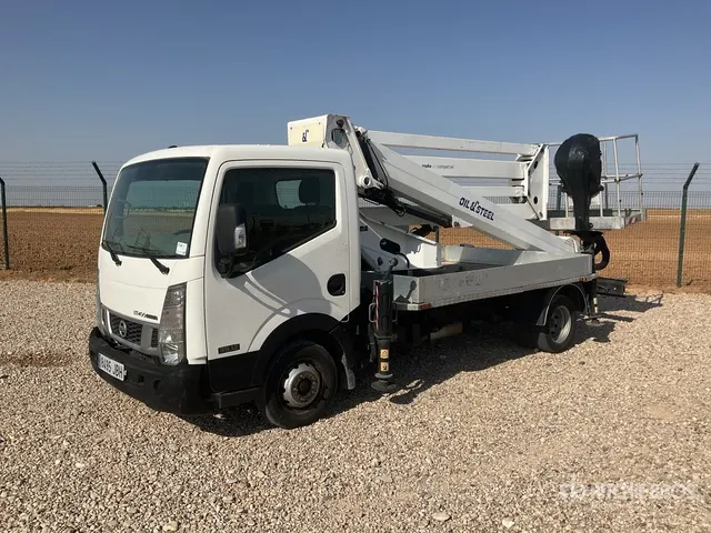 2014 Oil&Steel Snake 2312 Compact 23 m on 2014 Nissan Cabstar 4x2 NT 400 Bucket Truck