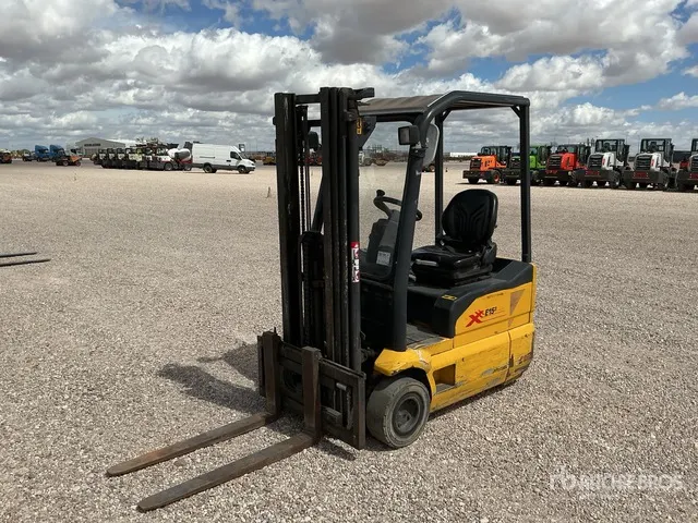 2006 Yale XE 15 3 Electric Forklift (Inoperable)