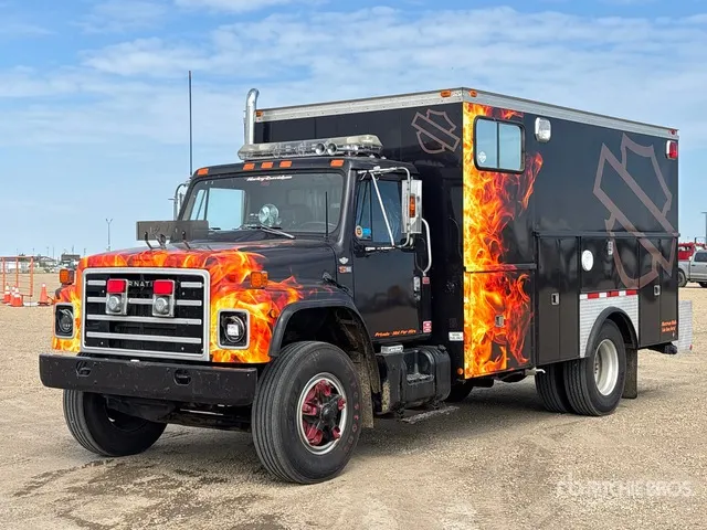 1984 International S1900 4x2 Toy Hauler
