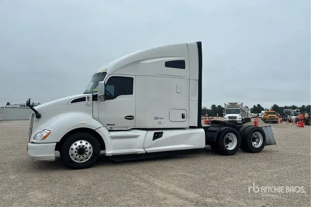 2022 Kenworth T680 6x4 T/A Sleeper Truck Tractor