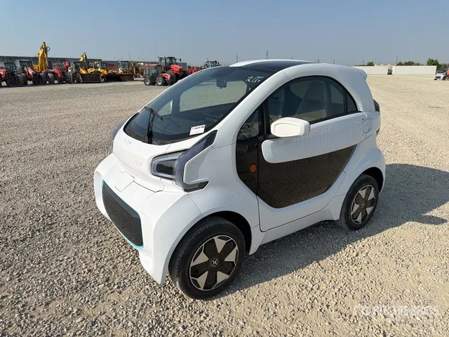 2022 XEV Yoyo Electric 2-Seater Mini-Car Automobile