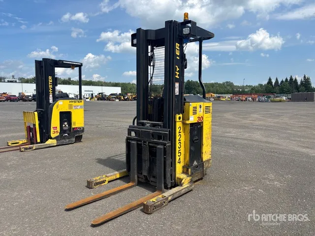 1998 Hyster N30XMR2 3000 lb Reach Truck