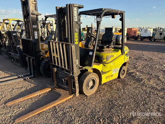 2022 Clark GTS25 Pneumatic Tire Forklift