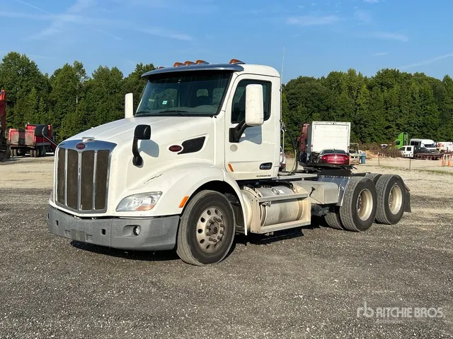 2015 Peterbilt 579 6x4 T/A Day Cab Truck Tractor