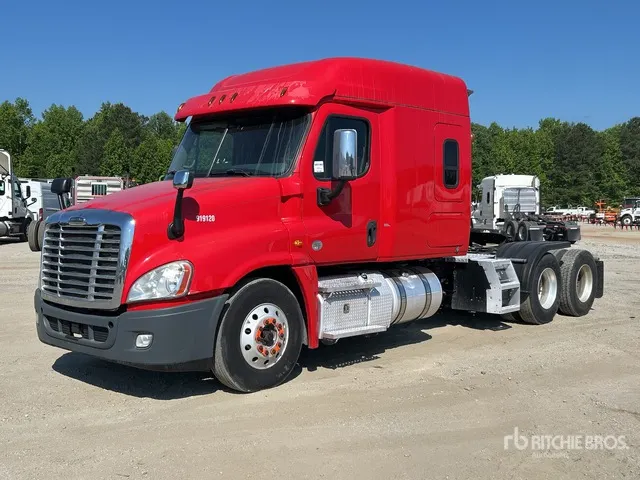 2019 Freightliner Cascadia 125 6x4 6x4 T/A Sleeper Truck Tractor