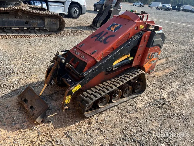 2019 Ditch Witch SK800 Mini Compact Track Loader