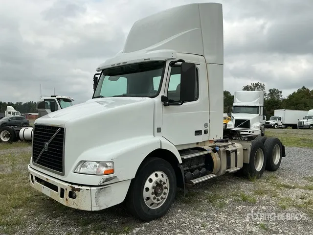 2016 Volvo VNM 6x4 T/A Day Cab Truck Tractor