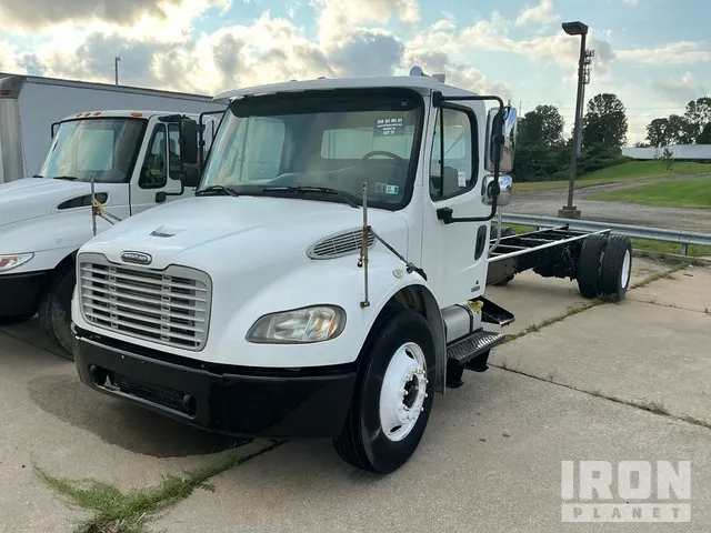 2007 Freightliner M2 106 4x2 Cab and Chassis (Inoperable)