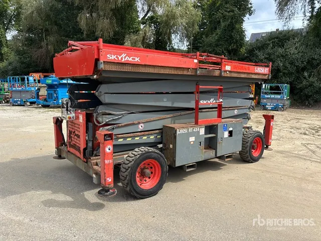 2015 Skyjack SJ9250 RT 4x4 Diesel Scissor Lift