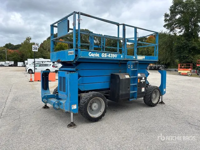 2016 Genie GS-4390 4x4 Diesel Scissor Lift