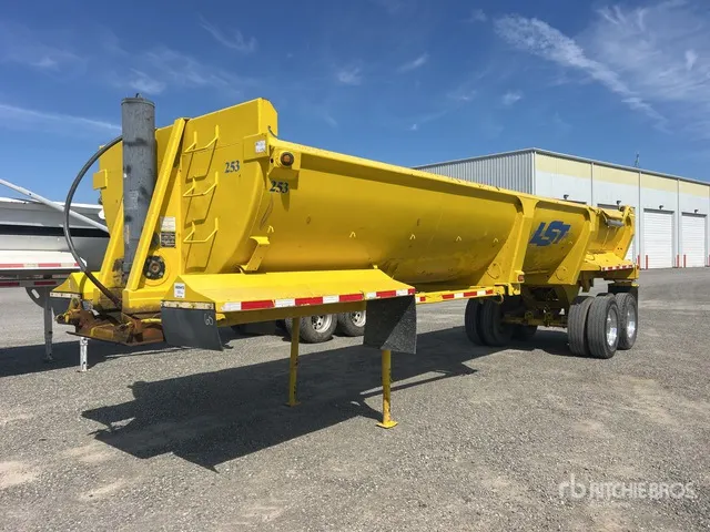 2004 Ranch 32 ft T/A End Dump Trailer