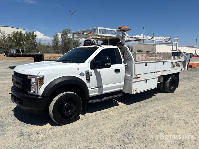 2018 Ford F-550 XL 4x2 Flatbed Truck