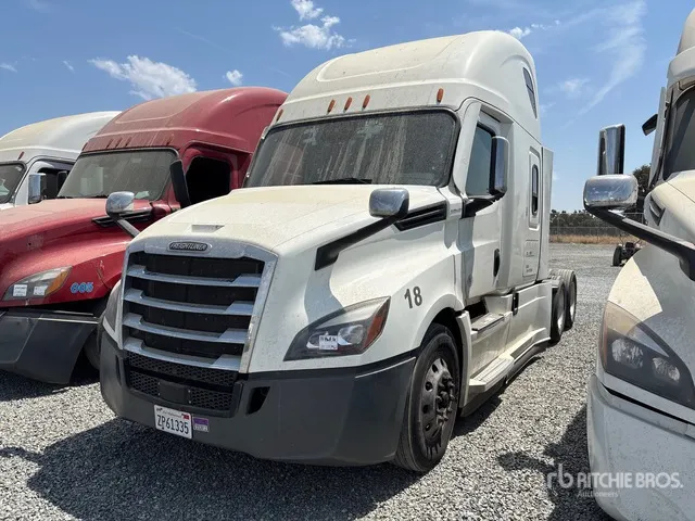 2022 Freightliner Cascadia 126 6x4 T/A Sleeper Truck Tractor