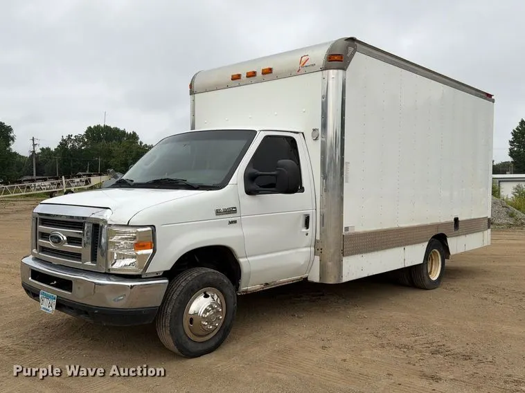 2009 Ford E350 box truck