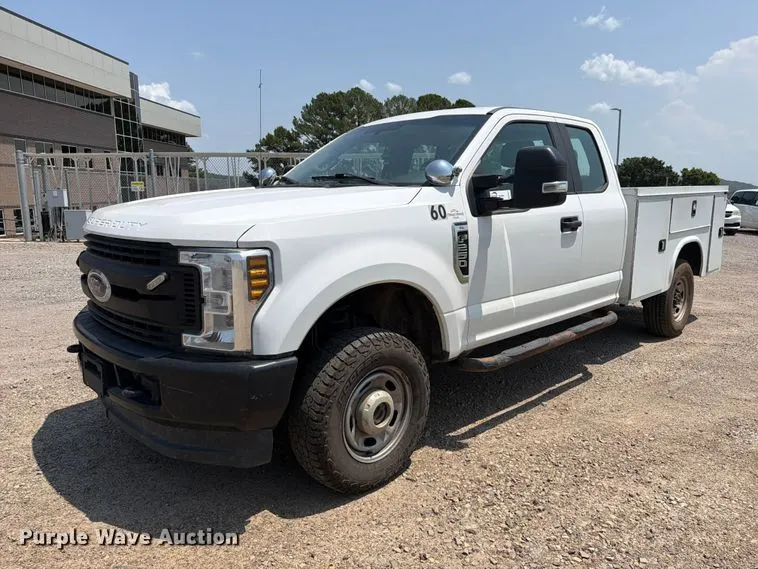 2019 Ford F250 Super Duty Ext. Cab utility bed pickup truck
