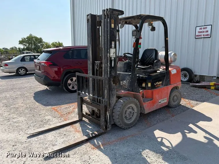 Utilev UT25P forklift