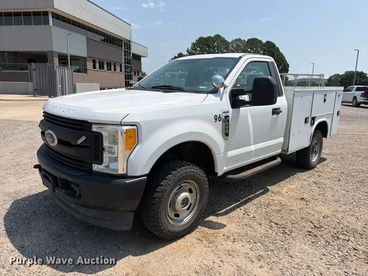 2017 Ford F250 Super Duty utility bed pickup truck