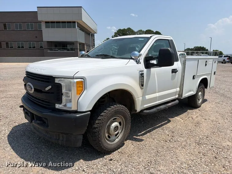 2017 Ford F250 Super Duty utility bed pickup truck