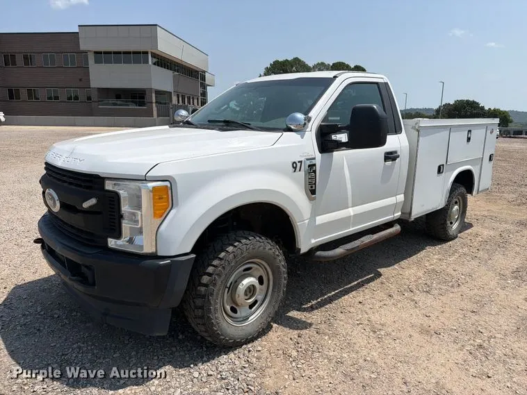 2017 Ford F250 Super Duty utility bed pickup truck