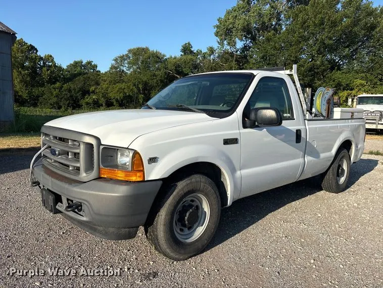 2001 Ford F250 Super Duty pickup truck