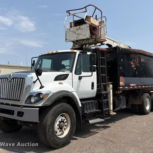 2016 International 7400 grapple crane truck