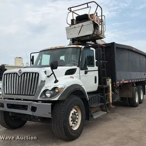 2016 International 7400 grapple crane truck
