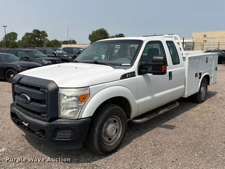 2015 Ford F250 Super Duty Ext. Cab utility bed pickup truck