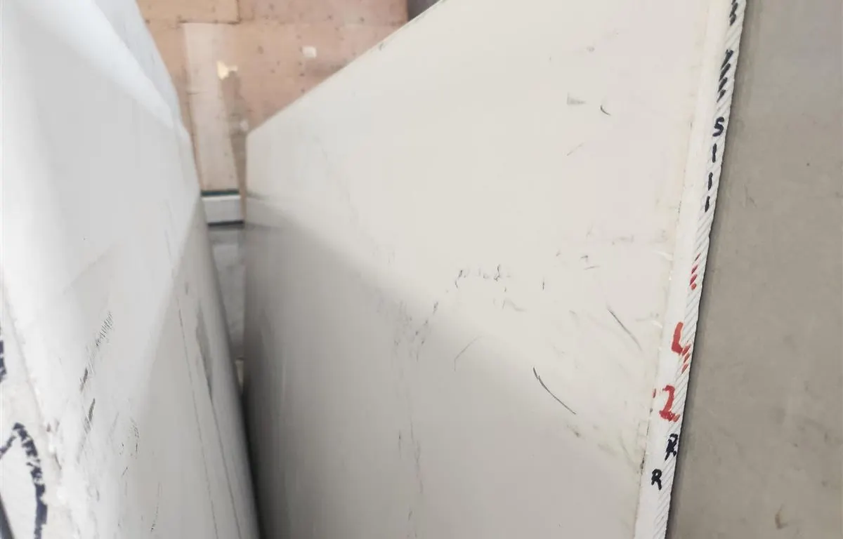 Caesarstone Quartz Surface Slab
UNRESERVED