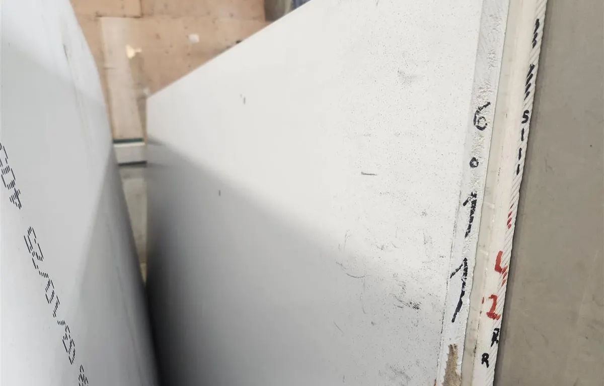 White Engineered Stone Countertop Slab
UNRESERVED