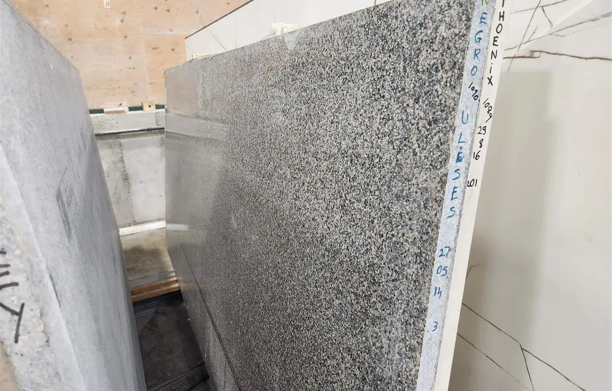 (2) Negro Ulises Granite Slabs
UNRESERVED