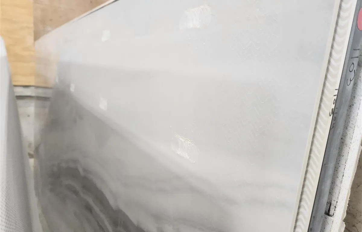 (5) White Veined Porcelain Slabs
UNRESERVED