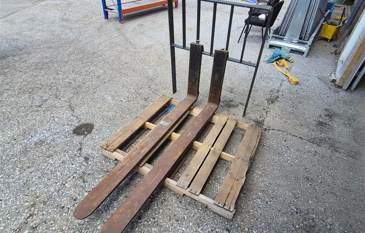 Forklift Forks w/ Carriage and Load Backrest
UNRESERVED