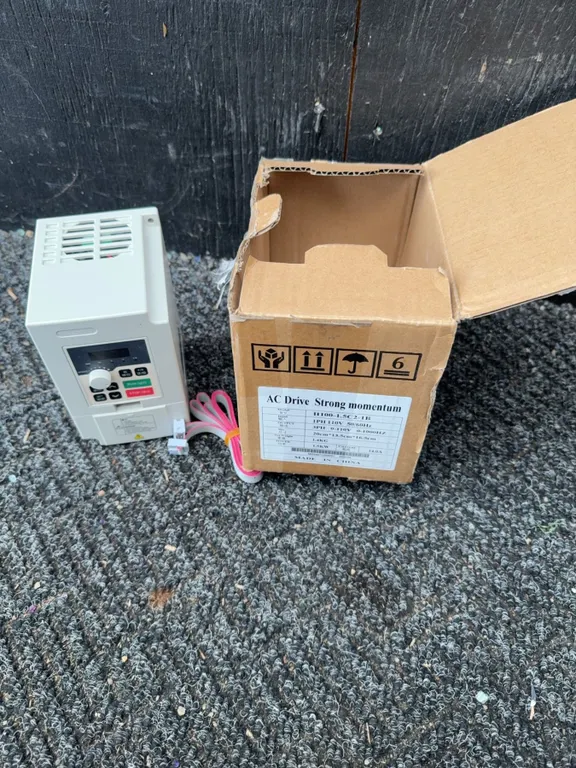 AC Drive Strong Momentum H100-1.5C2-1B, 1.5kW, 1PH 110V Input