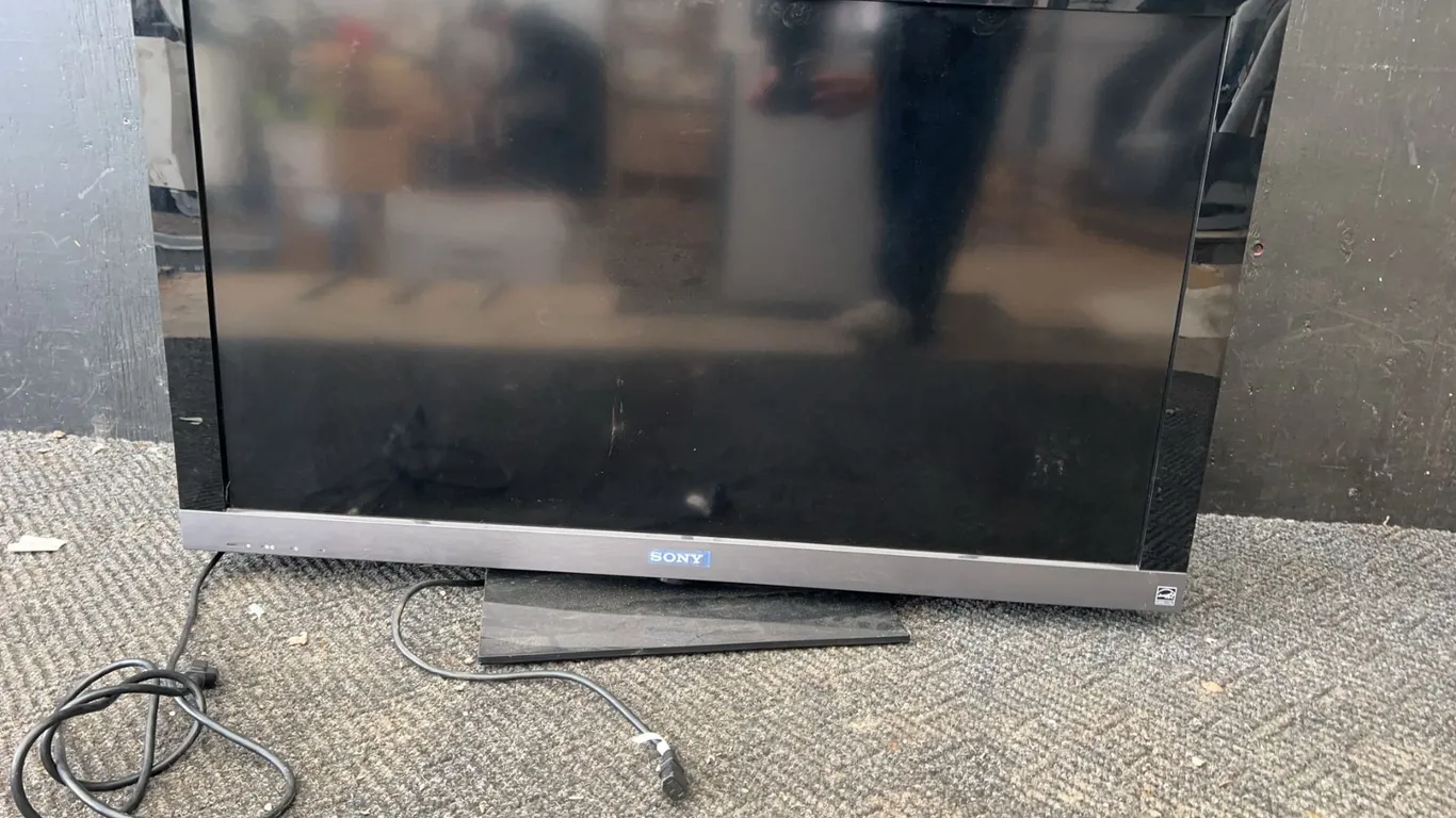 Sony Bravia LCD TV With Stand And Power Cord