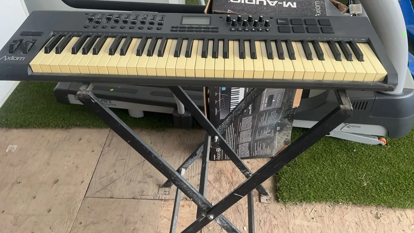 M-Audio Axiom 61-Key Semi-Weighted USB MIDI Controller with Box