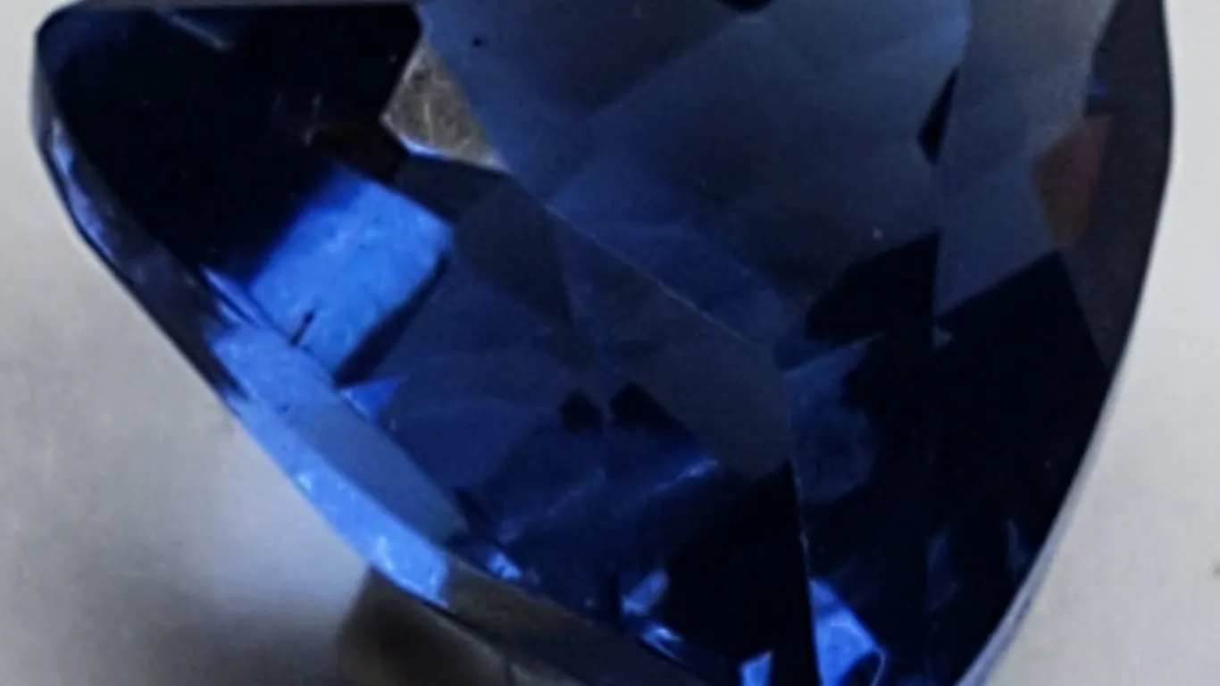 Tanzanite (10 ct, 12×7.4 mm)