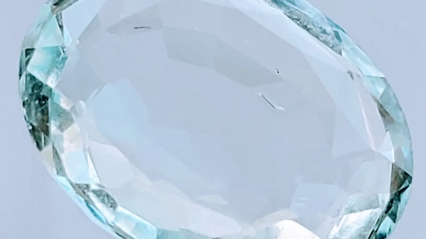 Aquamarine (4 ct, 13×11×3.9 mm)