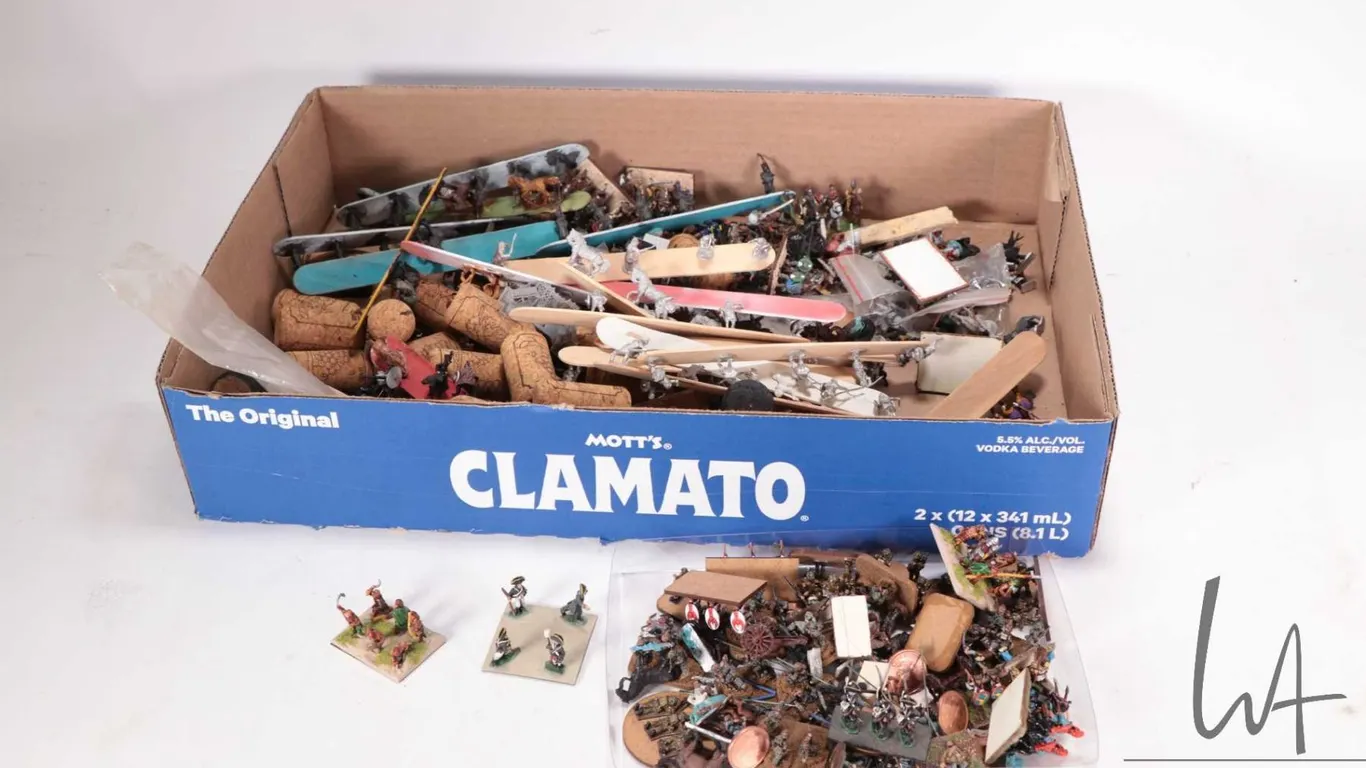 Large selection of what appears to be 15mm wargaming figures including some fully painted, some half