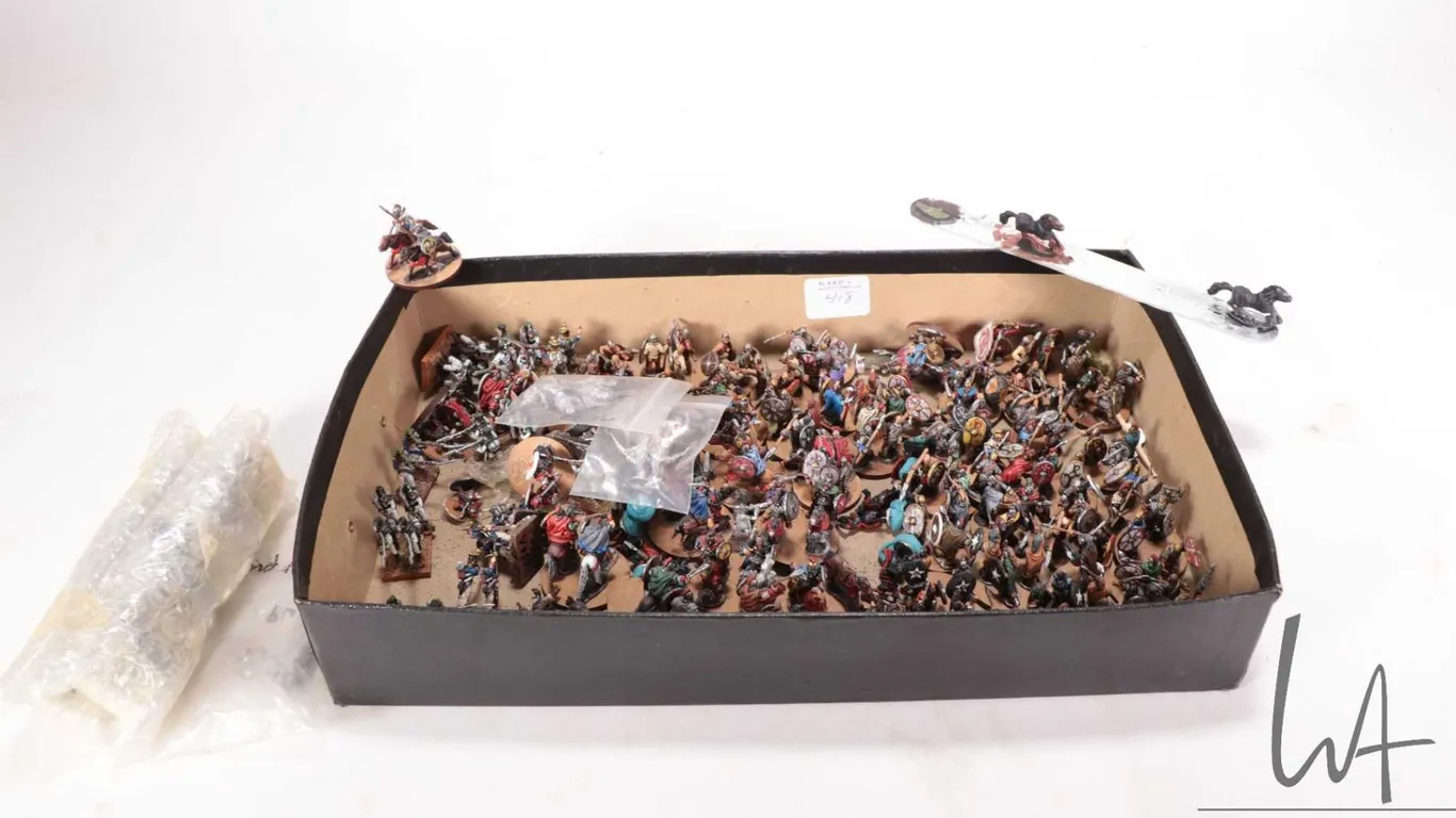 Selection of what appears to be 15mm Roman or Dark Ages warriors including mounted riders, soldiers