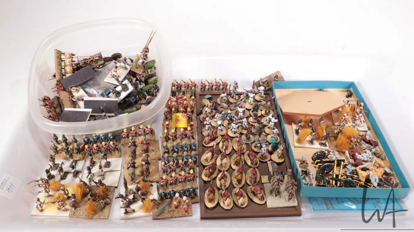 Selection of what appears to be 15mm individually and intricately hand painted miniatures, various g