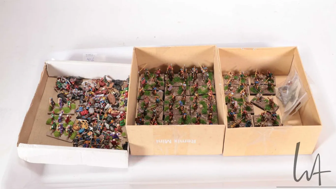 Selection of what appears to be 15mm warriors including mounted Roman style riders, bowman etc. each