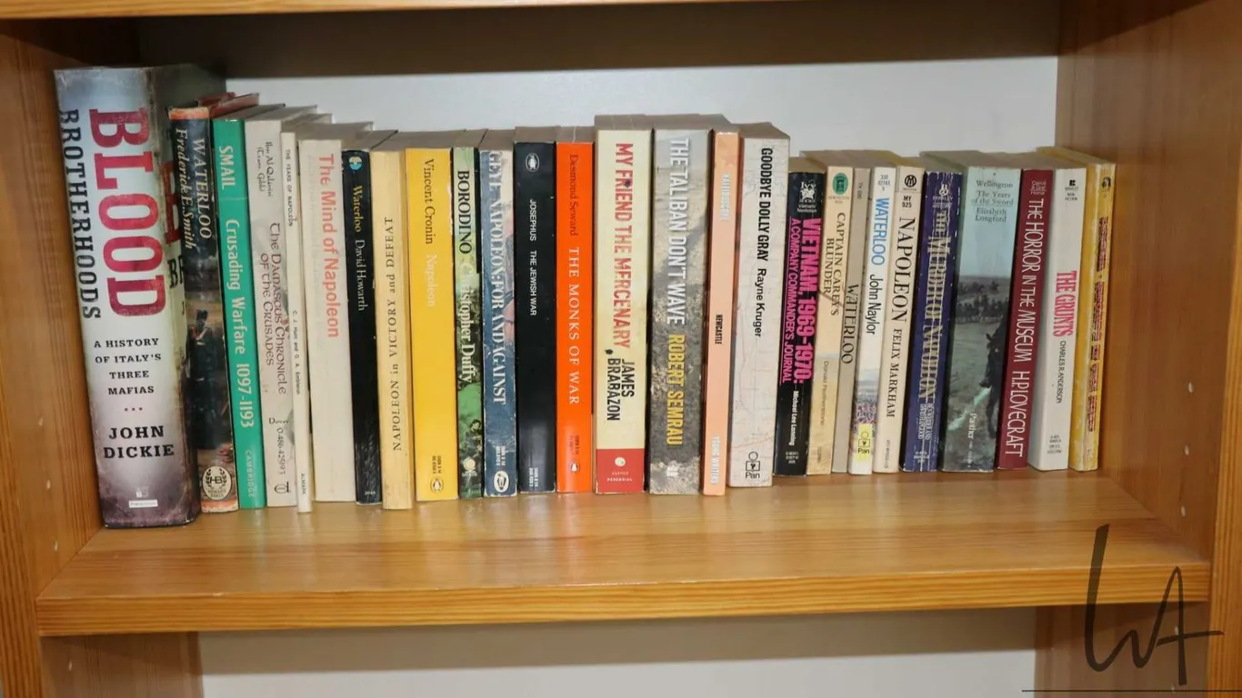 Selection of assorted history books including war etc.
